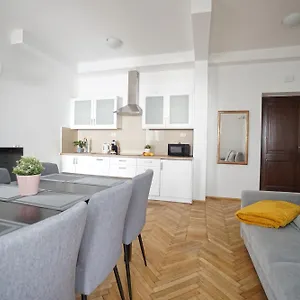 warsaw-premium-apartments-standard-old-town.warsawhotelspoland.com/